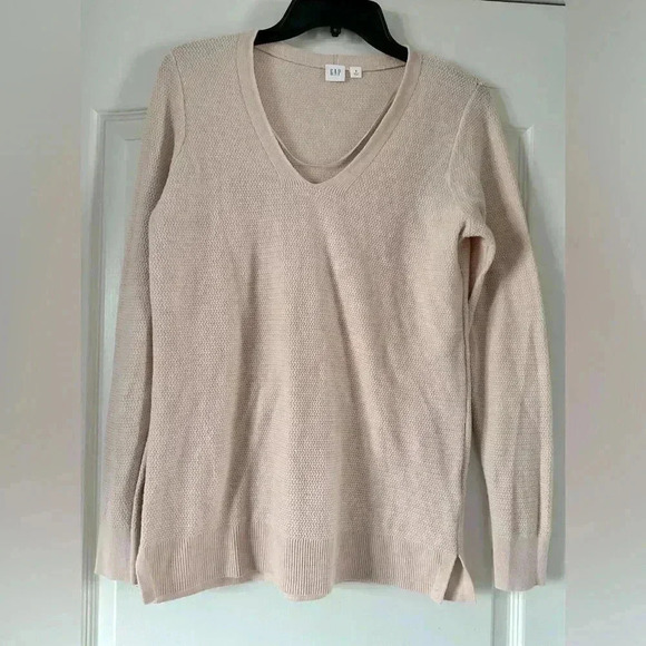 GAP Tops - GAP woman’s long sleeve sweater